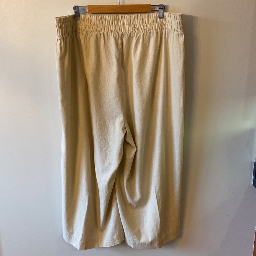 Women's Wide-Leg Cropped Pants in Light Beige - Picture 4 of 12